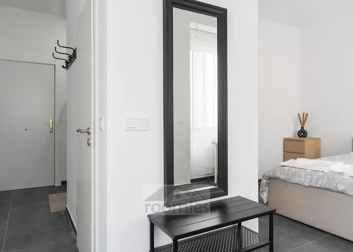 Roomies Centre Gare Penzion 3*