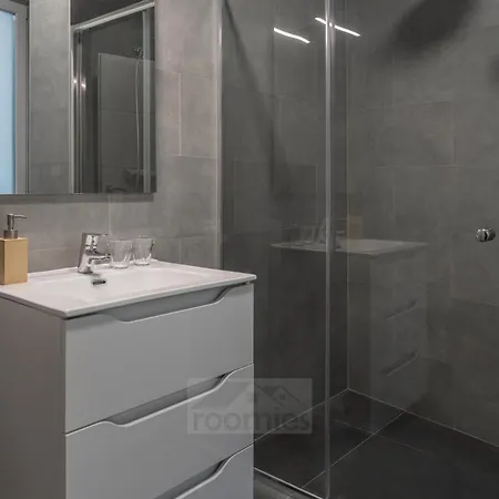 Roomies Centre Gare بيت ضيافة *