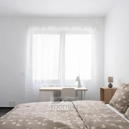 Roomies Centre Gare بيت ضيافة